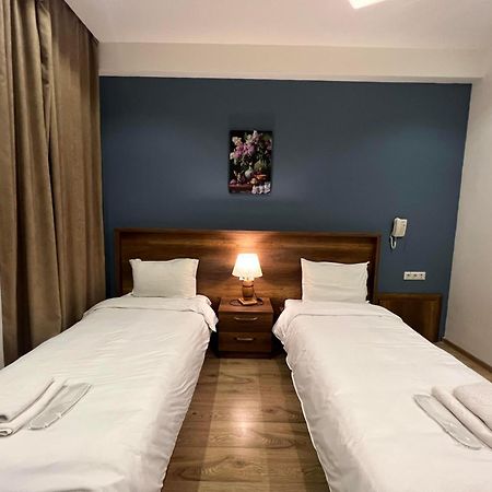 Hotel King Tom Тбилиси Екстериор снимка