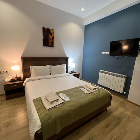 Hotel King Tom Тбилиси Екстериор снимка