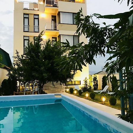 Hotel King Tom Тбилиси Екстериор снимка
