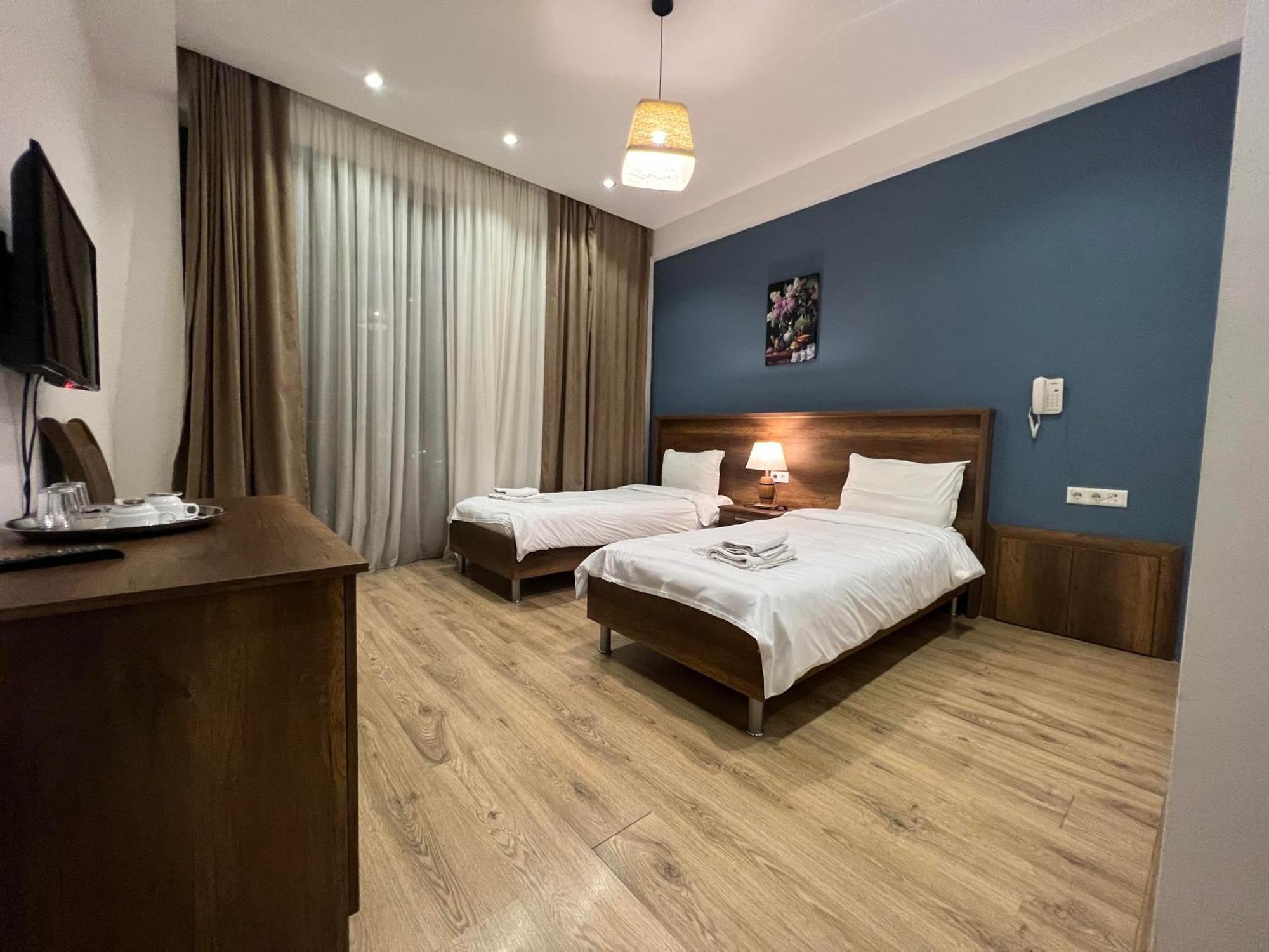 Hotel King Tom Тбилиси Екстериор снимка