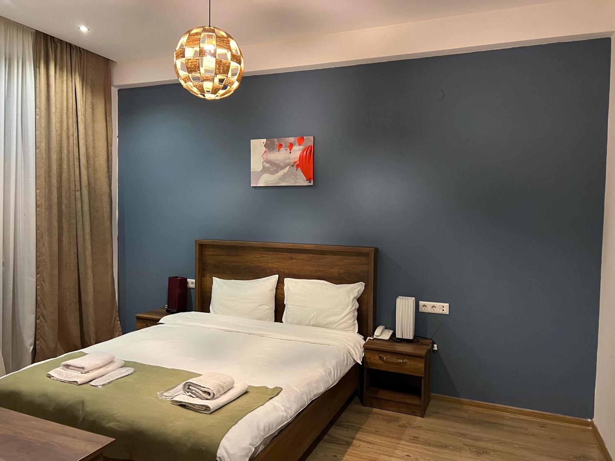 Hotel King Tom Тбилиси Екстериор снимка