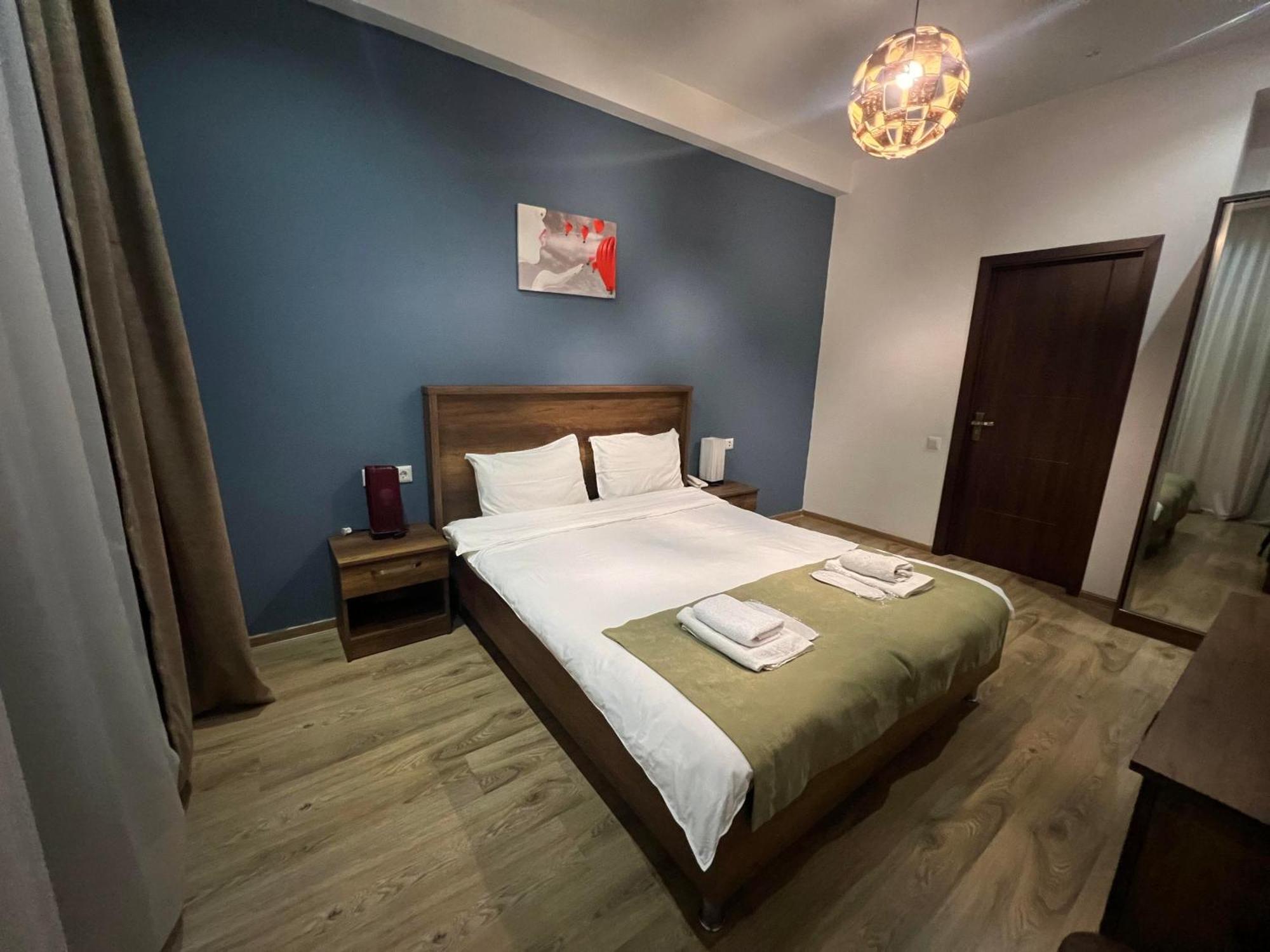 Hotel King Tom Тбилиси Екстериор снимка