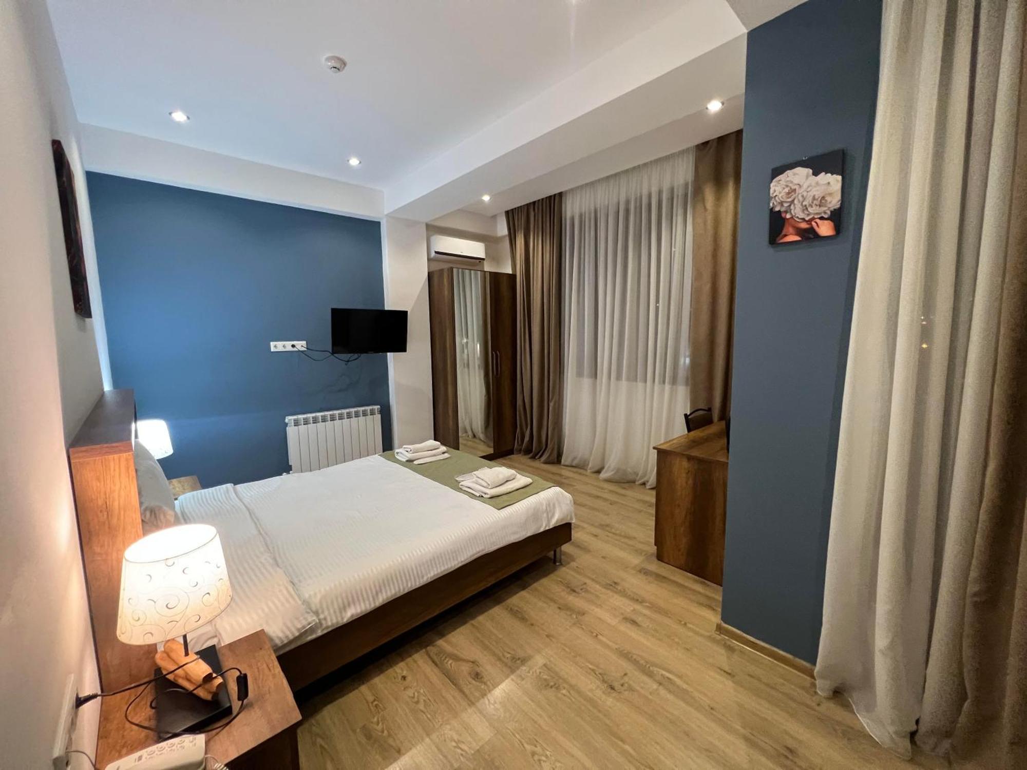 Hotel King Tom Тбилиси Екстериор снимка