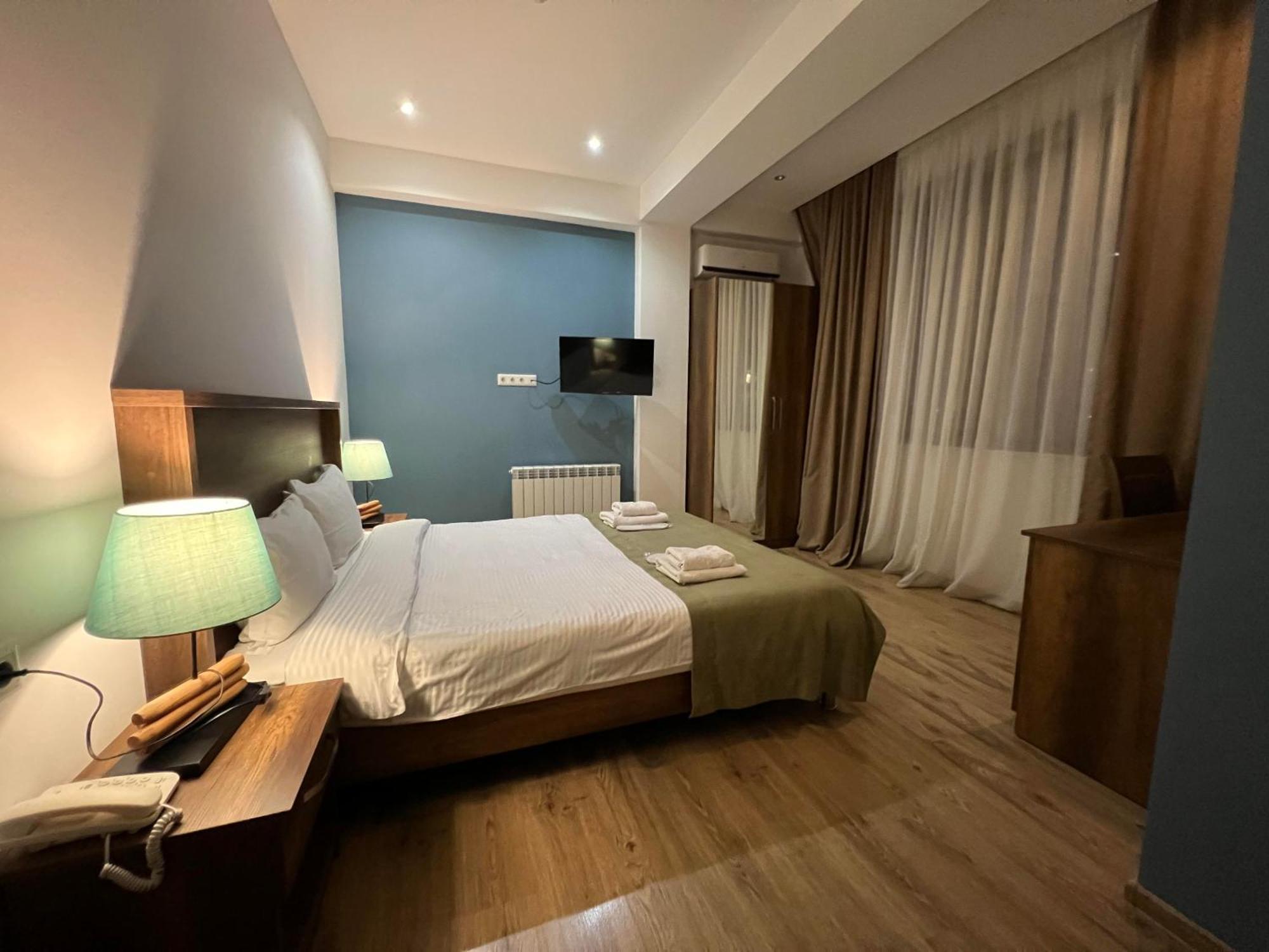 Hotel King Tom Тбилиси Екстериор снимка