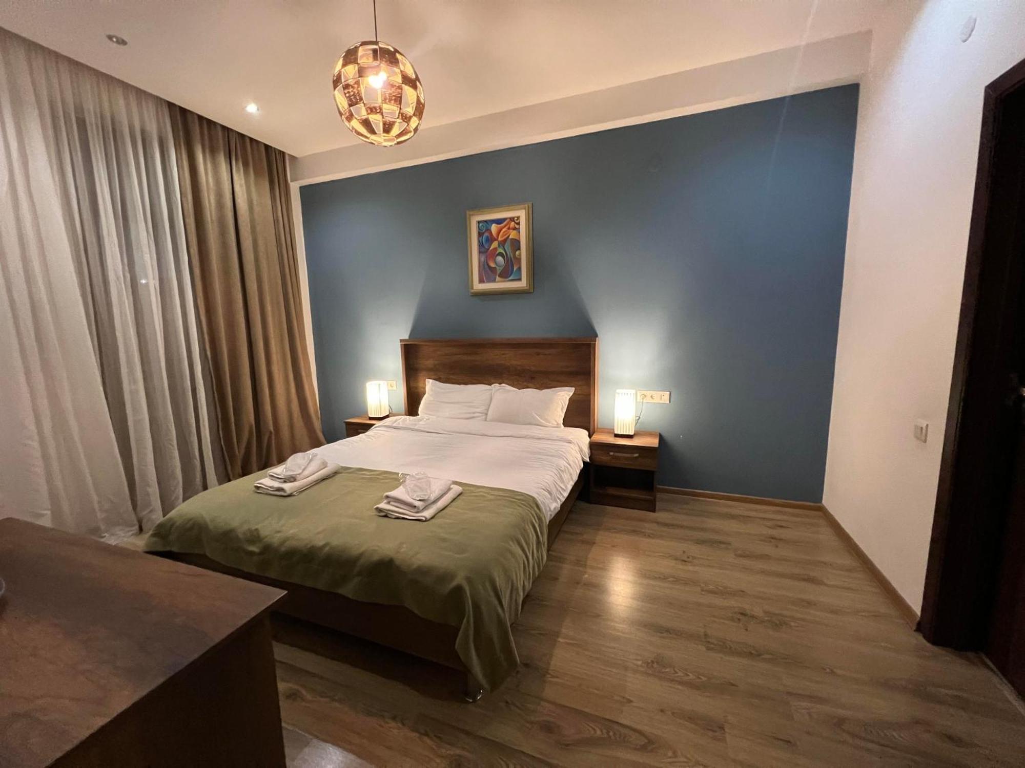 Hotel King Tom Тбилиси Екстериор снимка