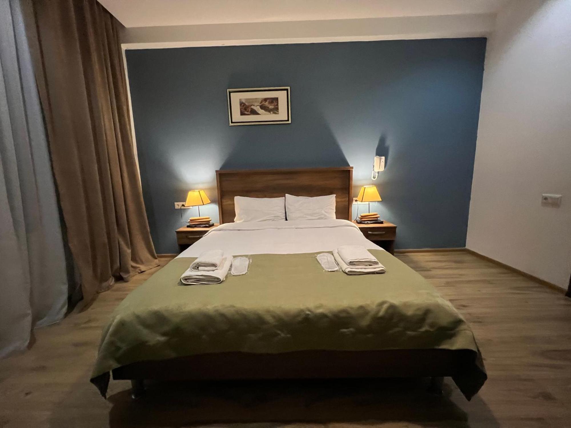 Hotel King Tom Тбилиси Екстериор снимка