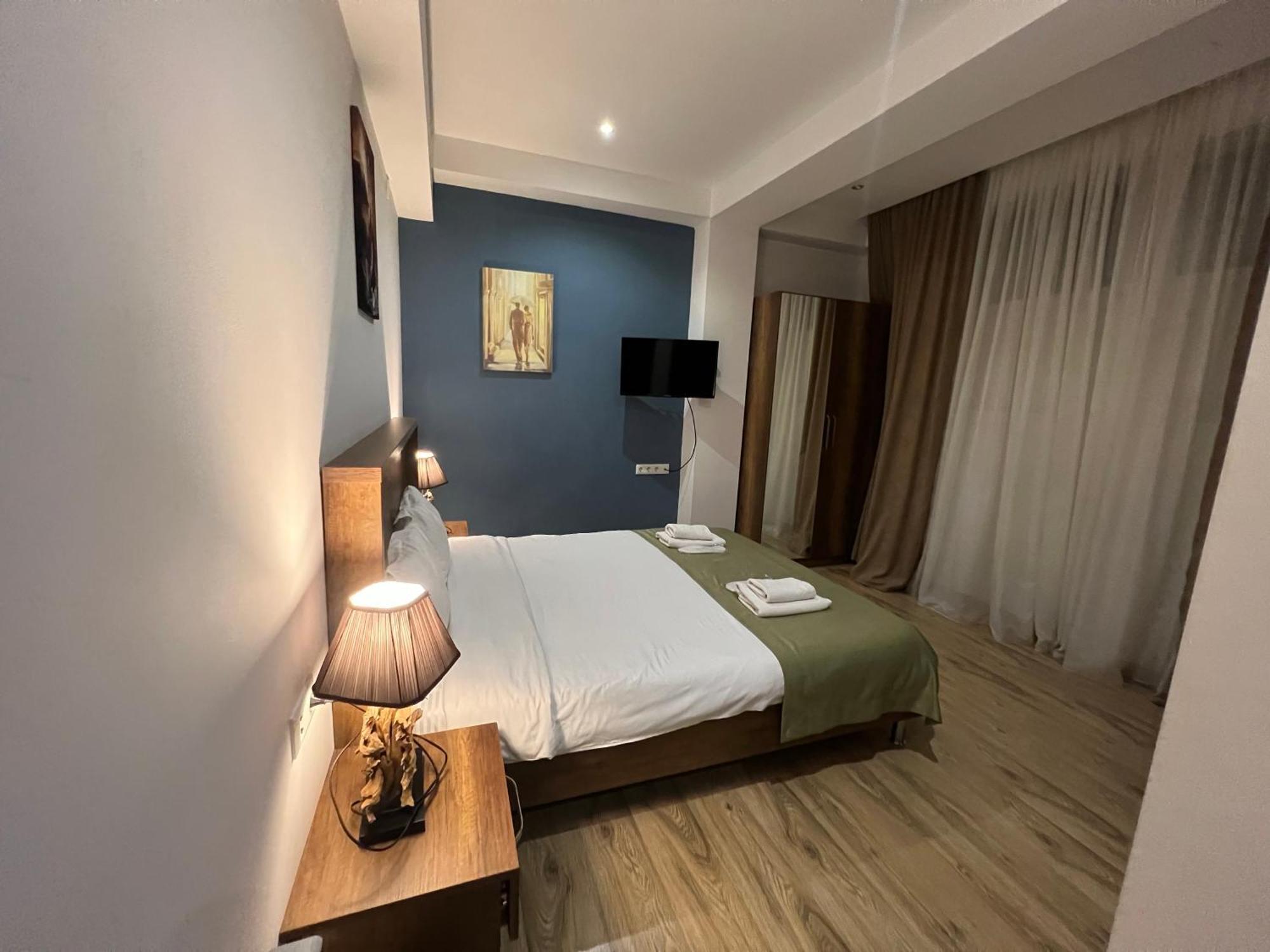 Hotel King Tom Тбилиси Екстериор снимка
