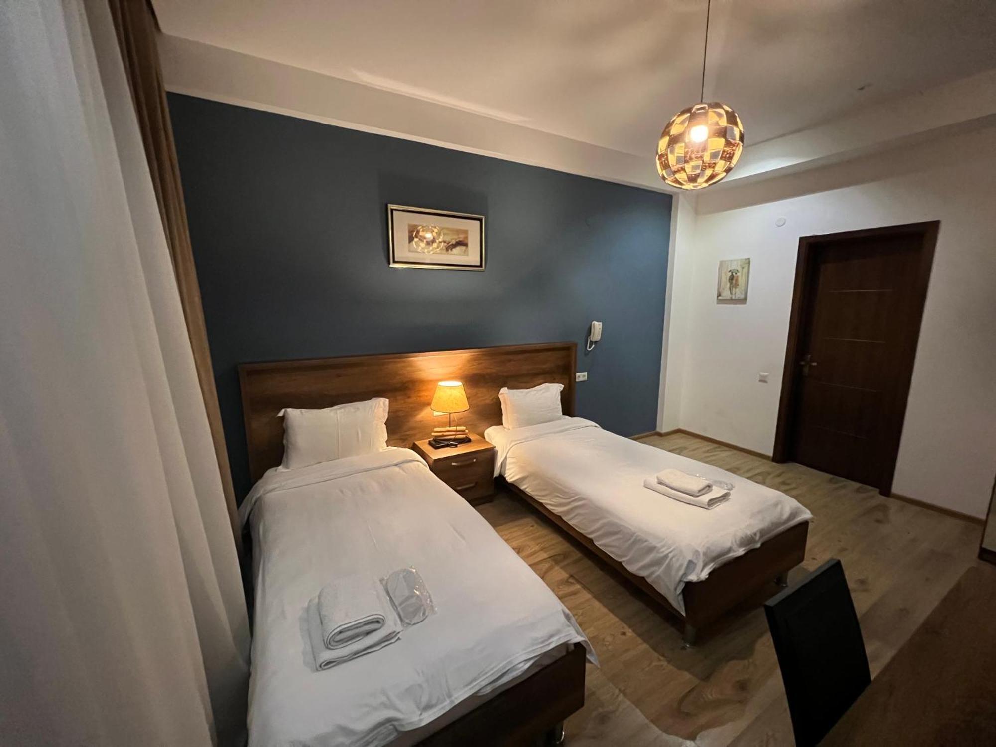 Hotel King Tom Тбилиси Екстериор снимка