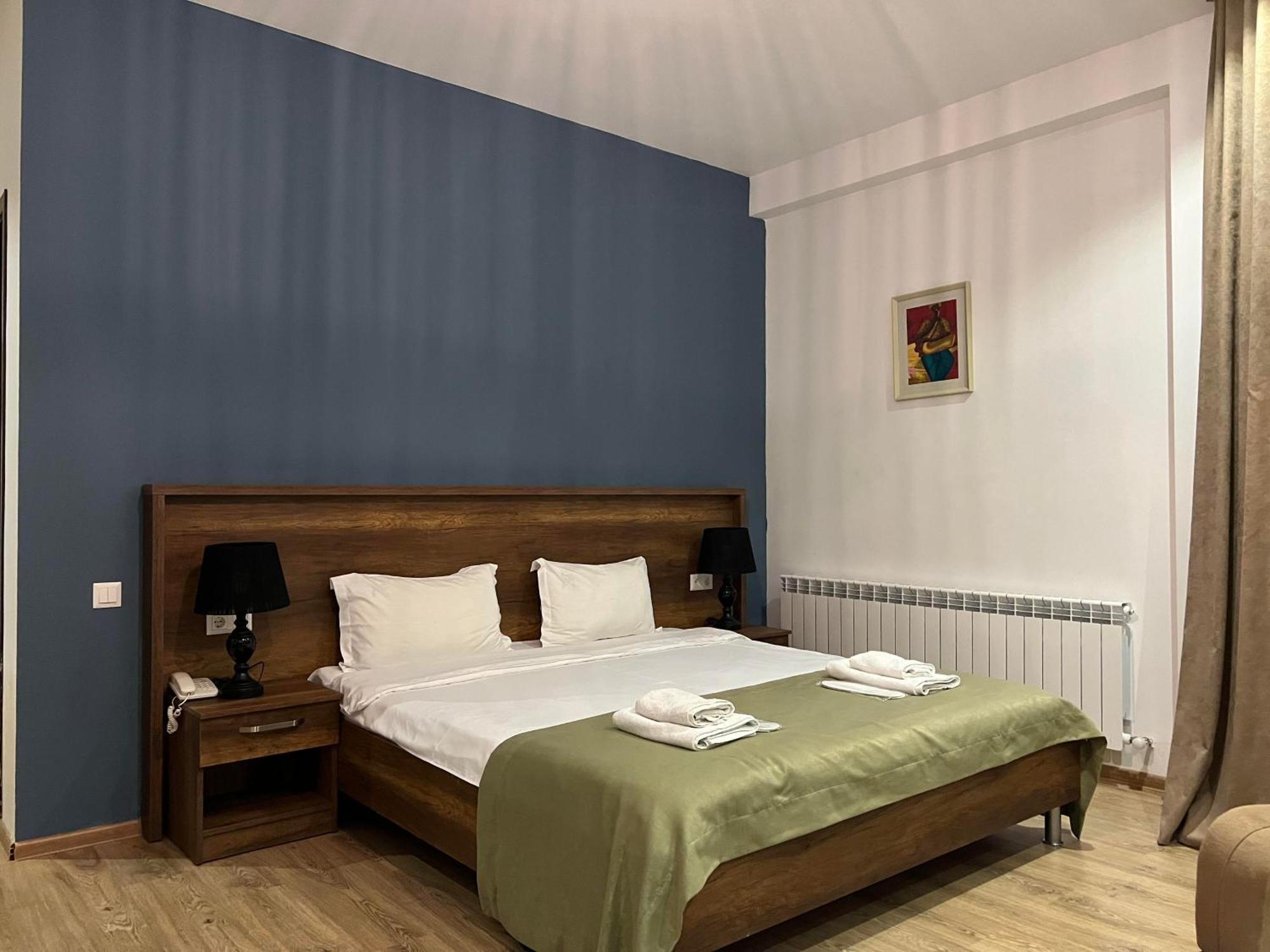 Hotel King Tom Тбилиси Екстериор снимка
