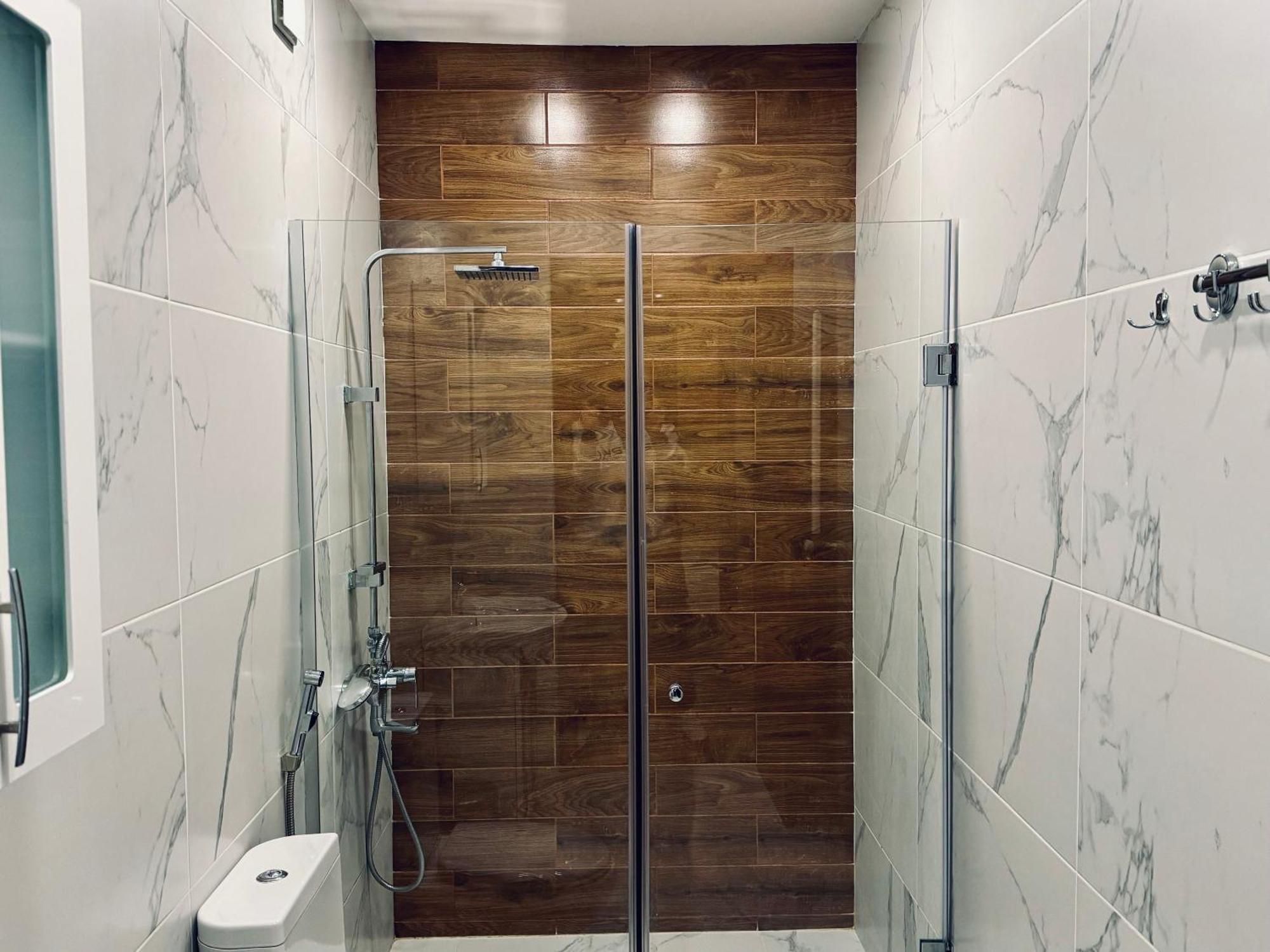 Hotel King Tom Тбилиси Екстериор снимка
