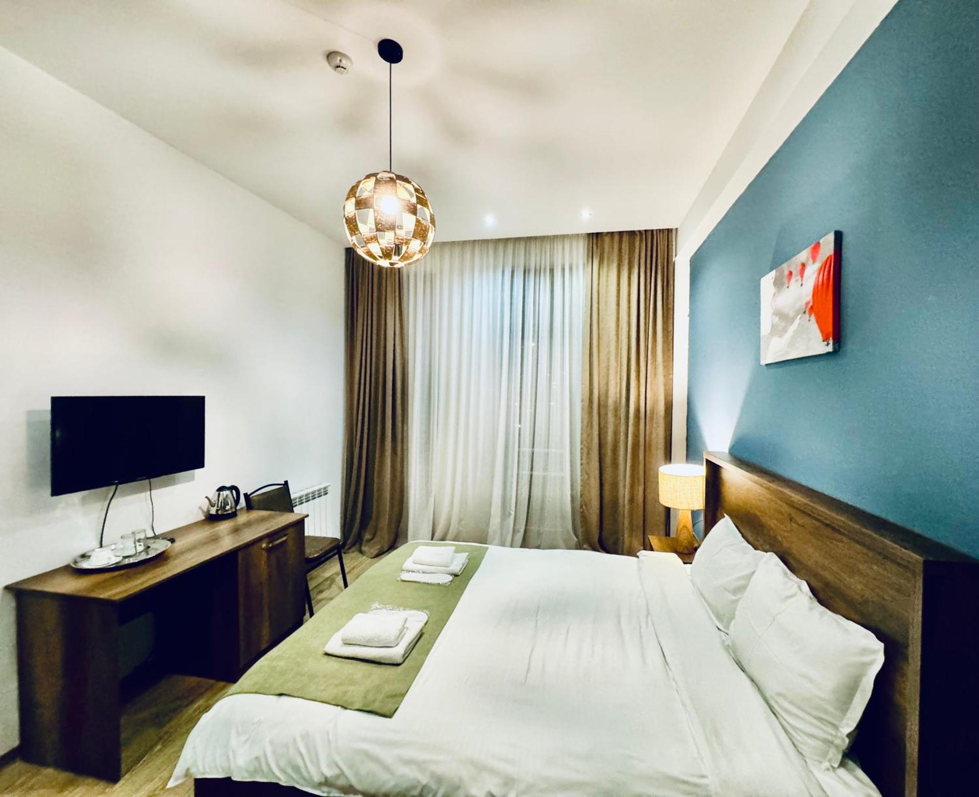 Hotel King Tom Тбилиси Екстериор снимка