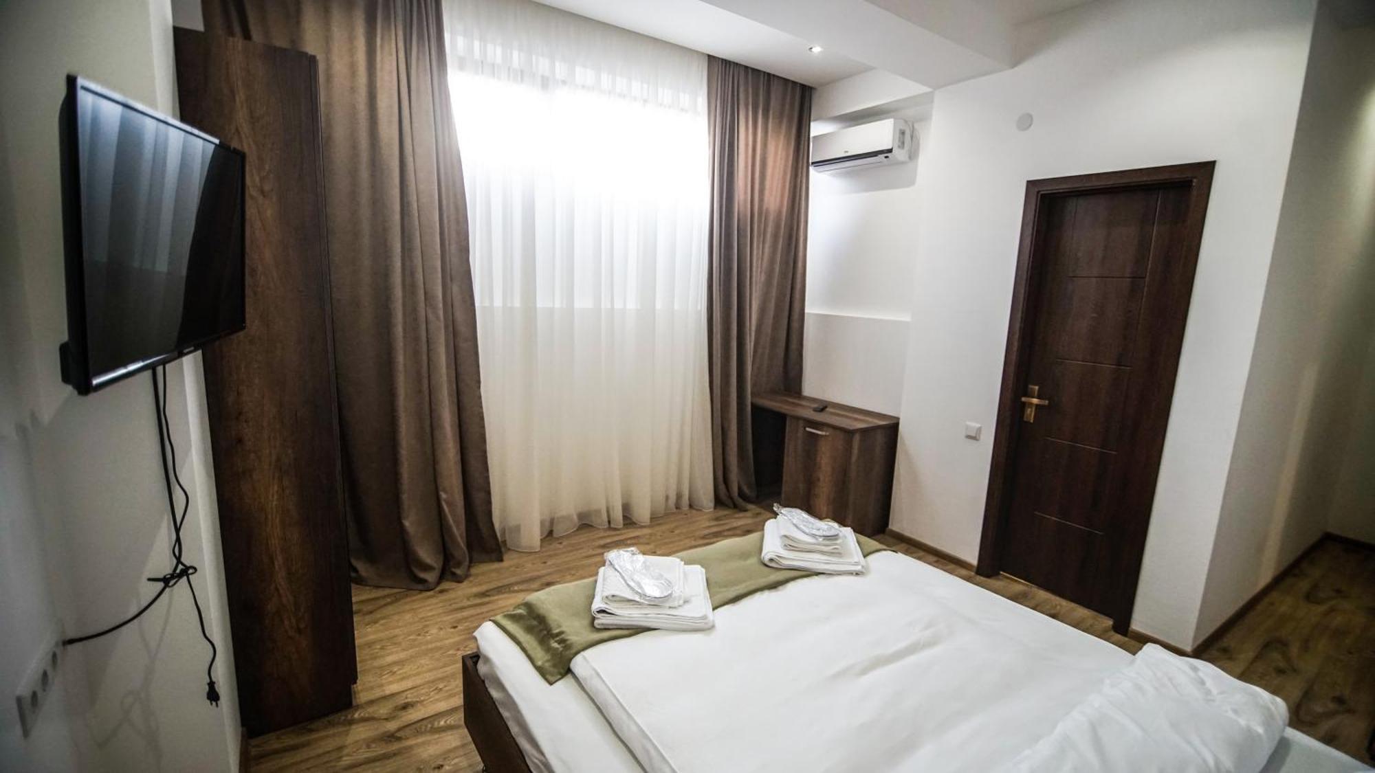 Hotel King Tom Тбилиси Екстериор снимка