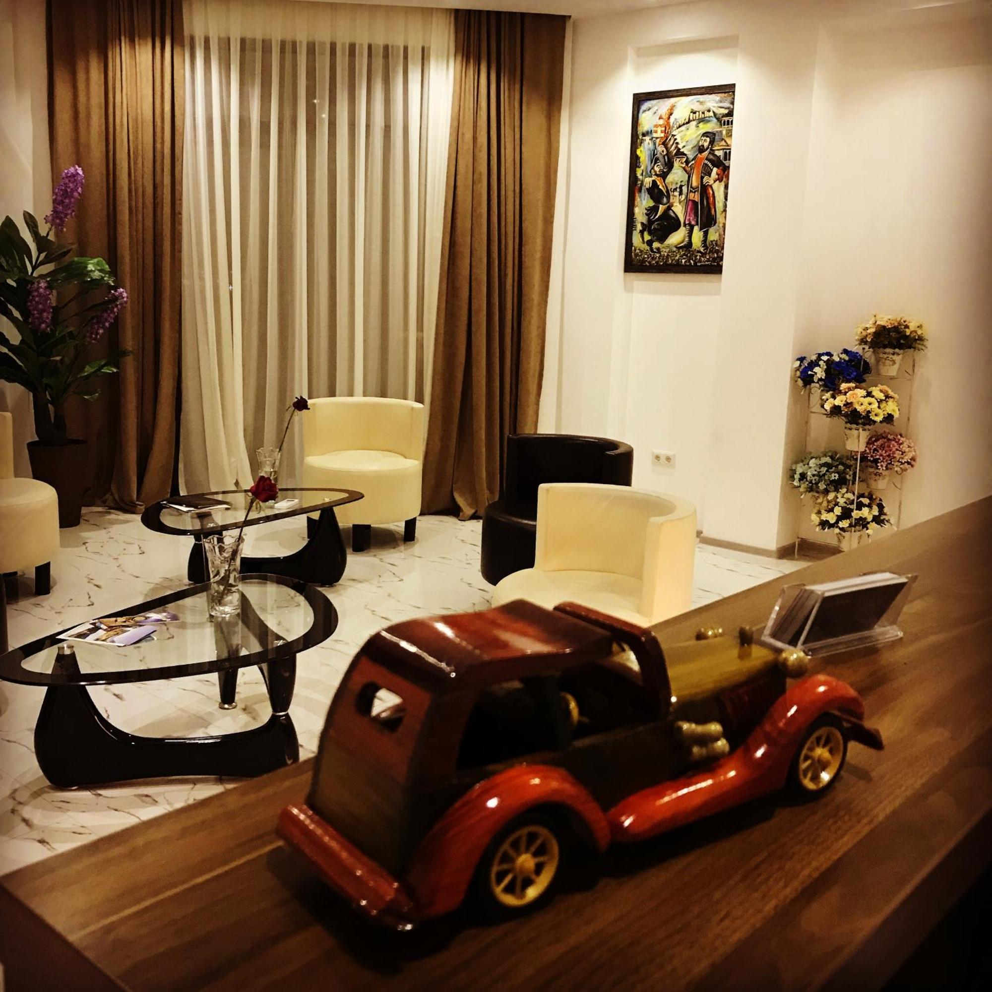 Hotel King Tom Тбилиси Екстериор снимка