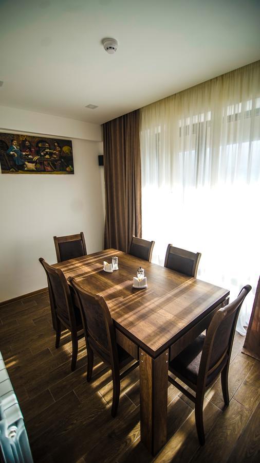 Hotel King Tom Тбилиси Екстериор снимка