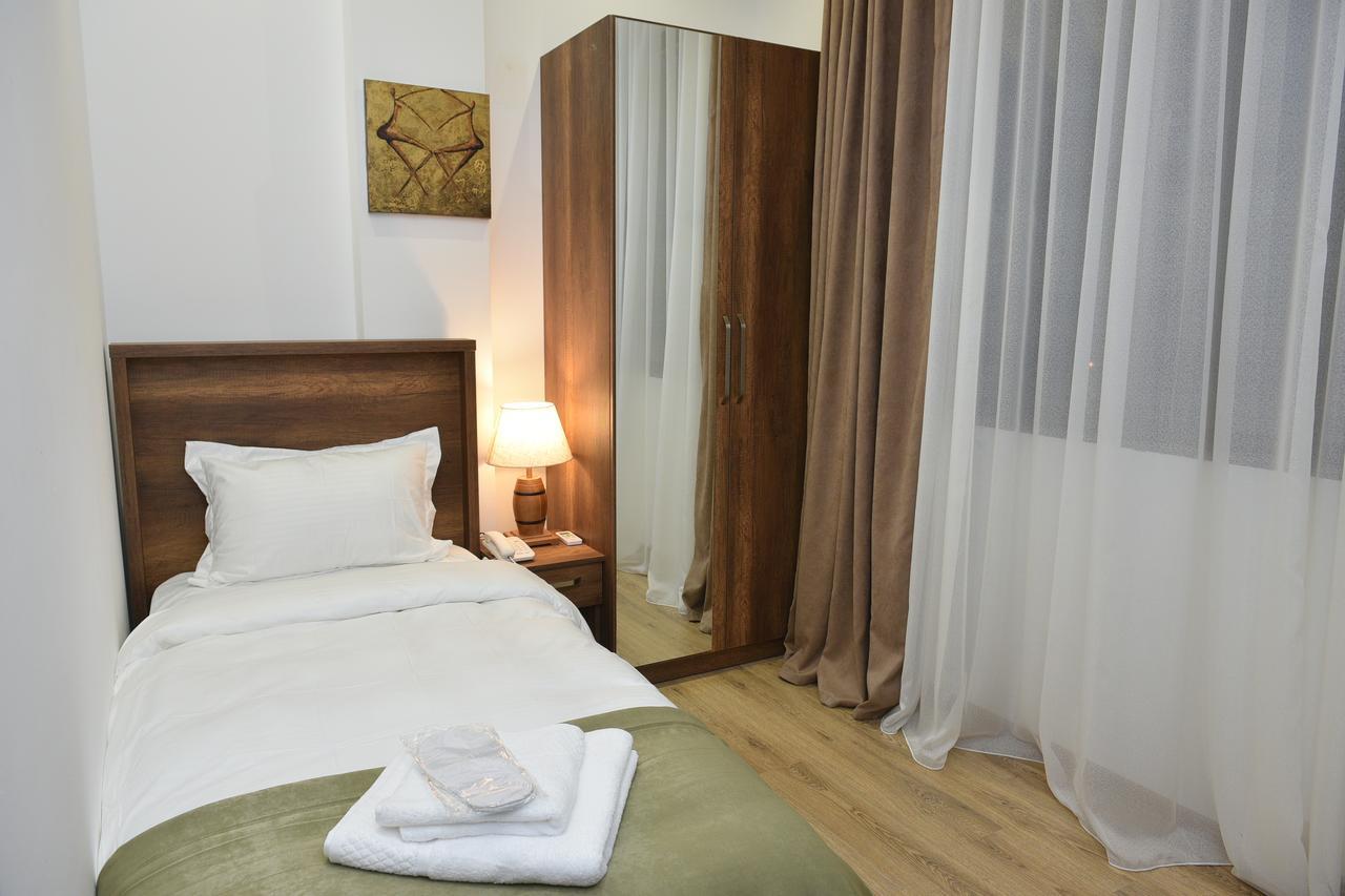 Hotel King Tom Тбилиси Екстериор снимка