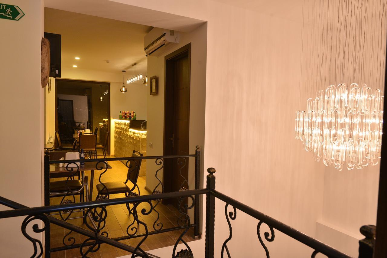 Hotel King Tom Тбилиси Екстериор снимка