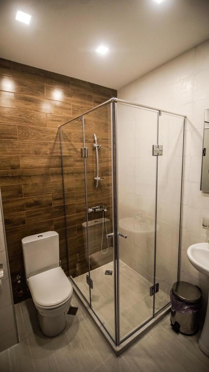 Hotel King Tom Тбилиси Екстериор снимка