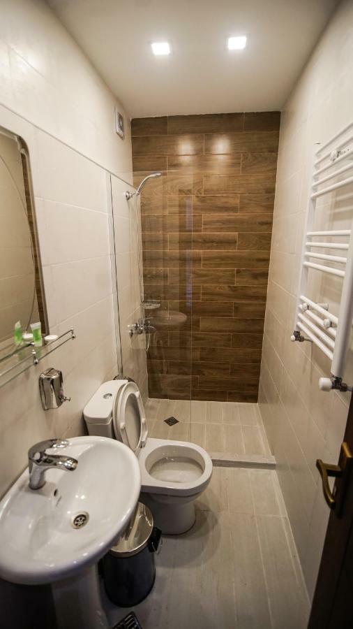 Hotel King Tom Тбилиси Екстериор снимка